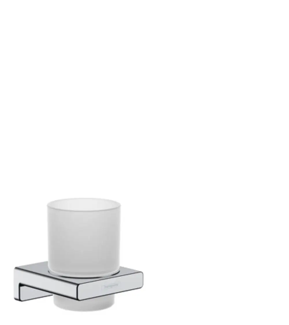 Zahnputzbecher von Hansgrohe in transparenter Glasoptik, auf einem chromfarbenen Halter montiert. Der Halter hat eine rechteckige Basis mit simplen Linien.
